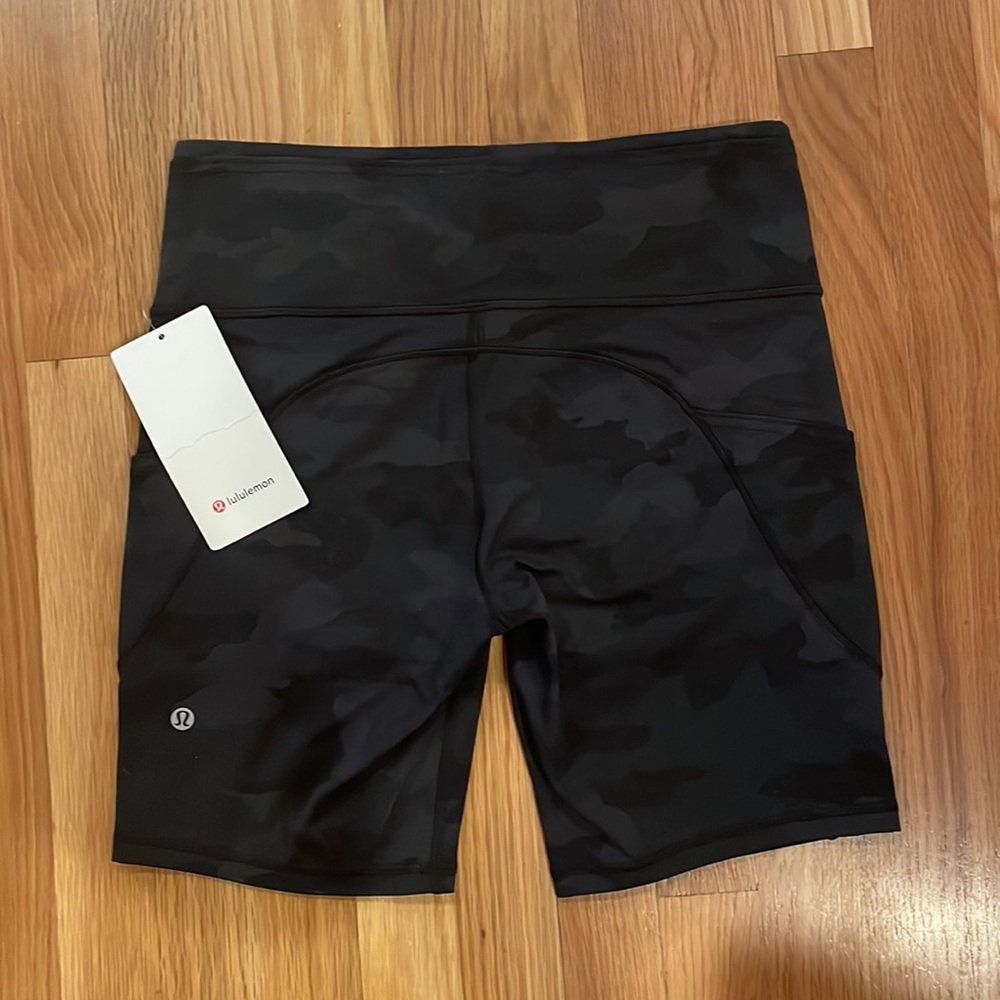 NWT Women’s Lululemon Camo Fast and Free HR Short 8”